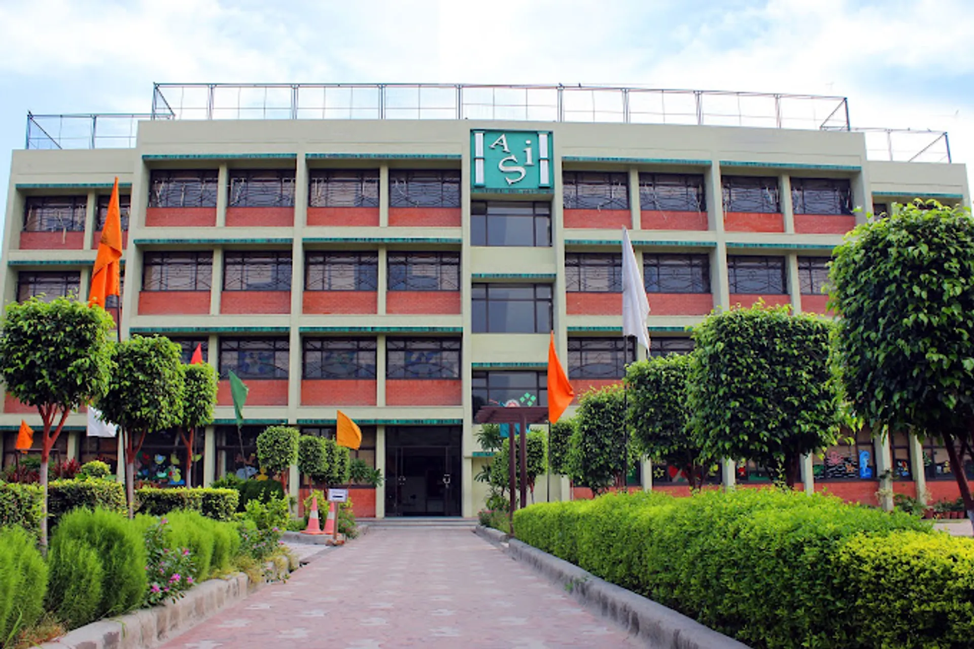Arwachin International School campus