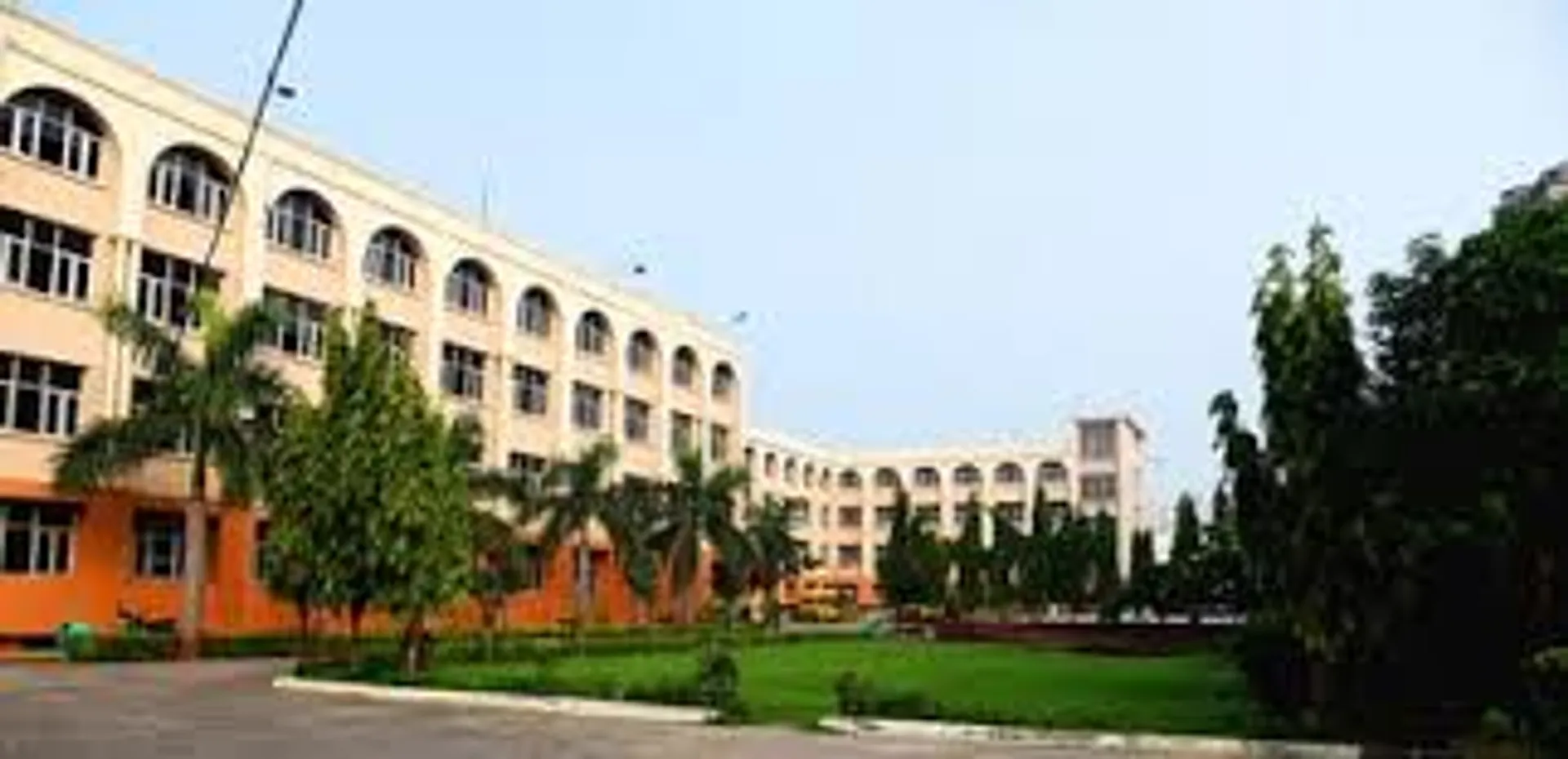 Brainiac Modern School campus