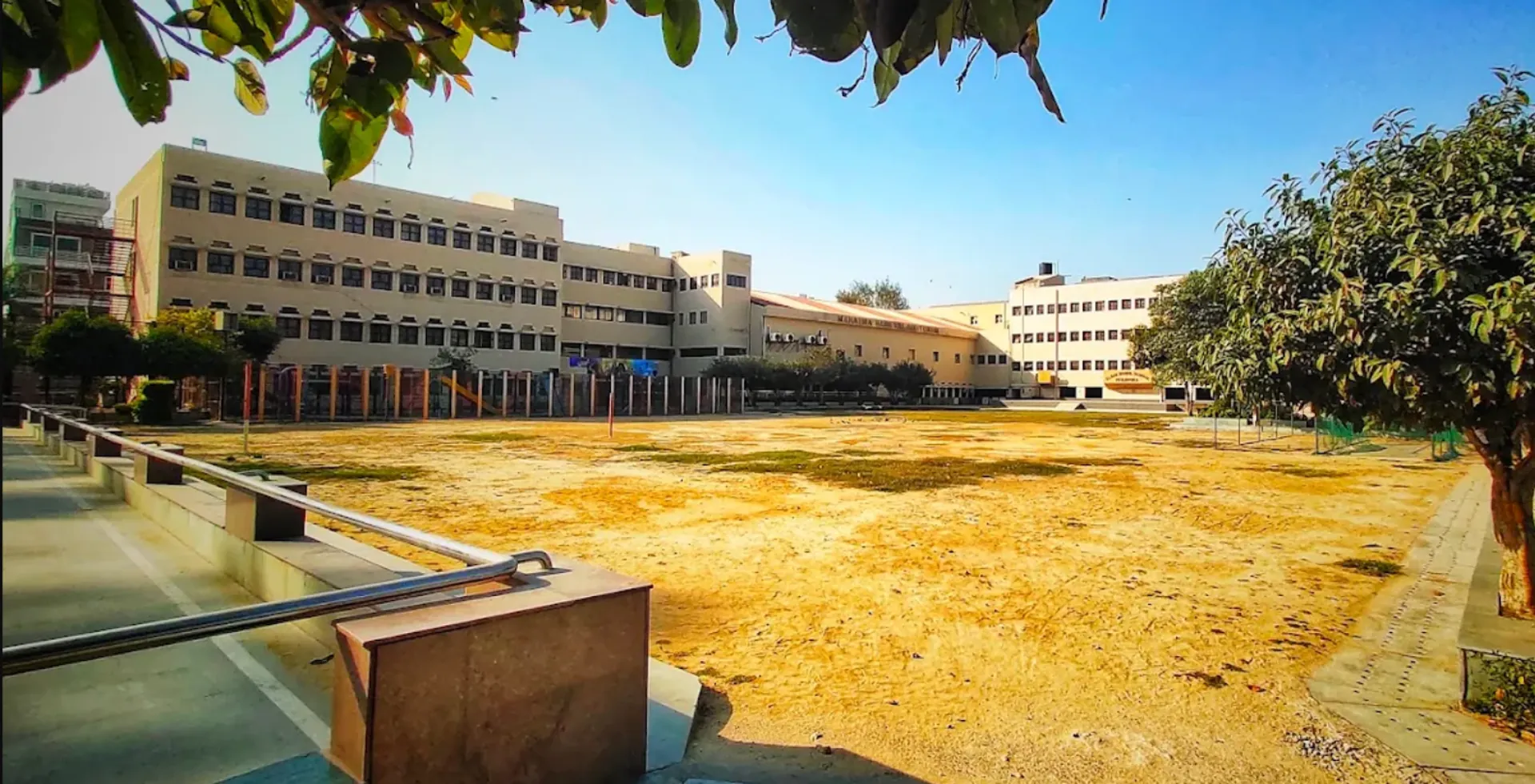 Darbari Lal DAV Model School campus
