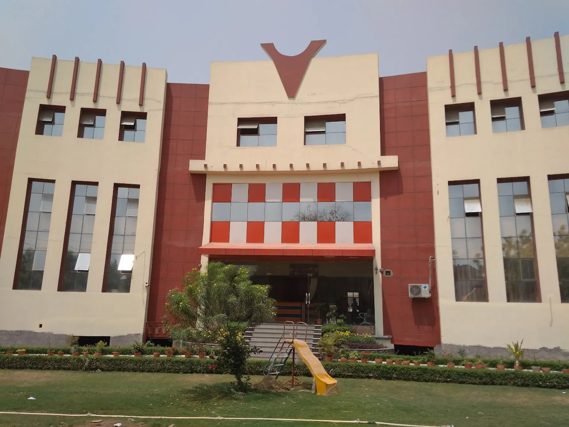 East Delhi Public School campus