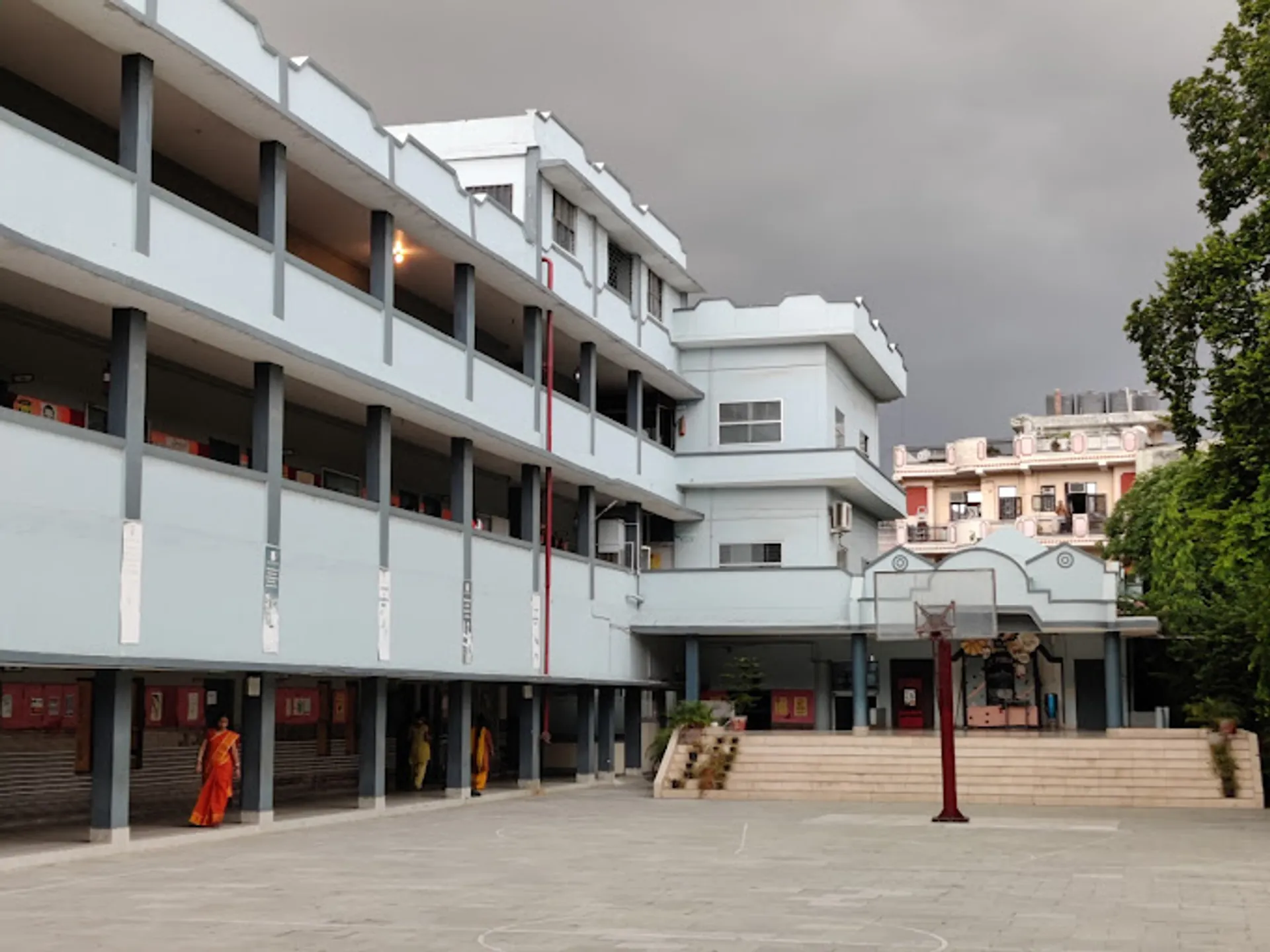 Everest Public School campus