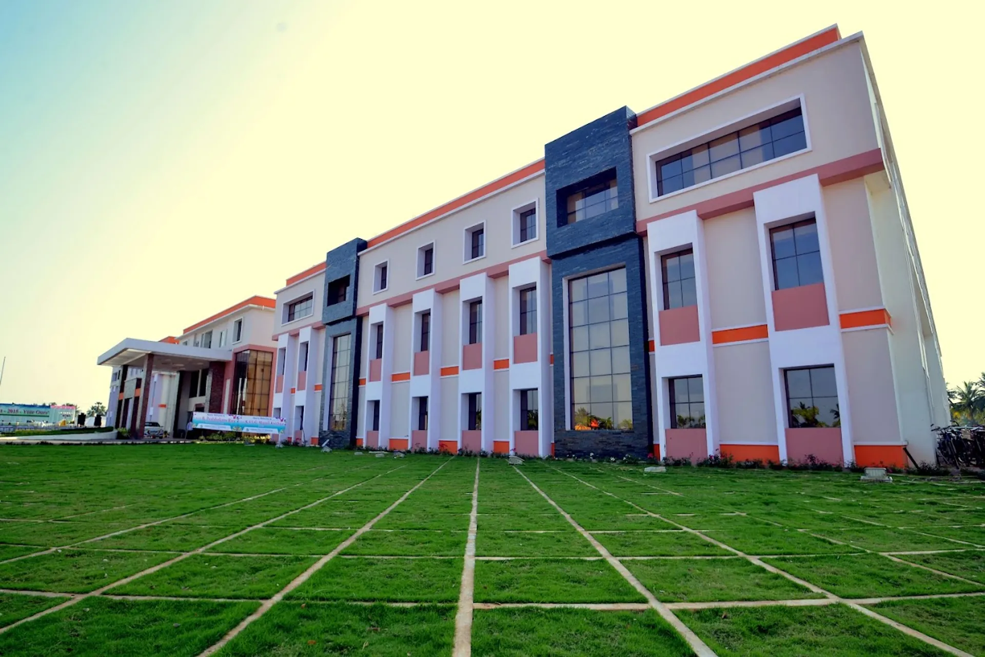 Green Field International School