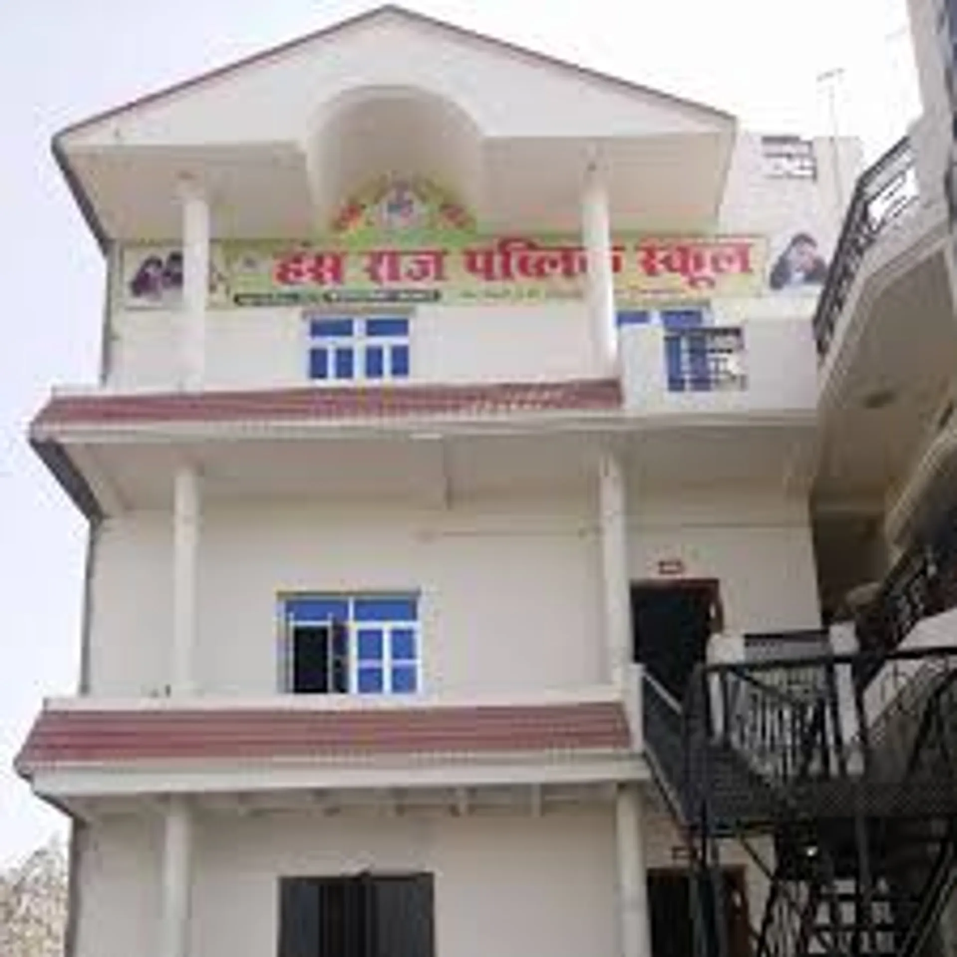 Hansraj Model School campus