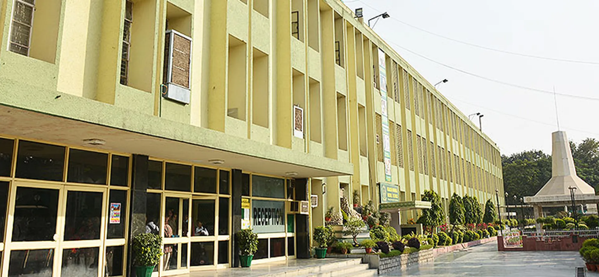 Kulachi Hansraj Model School campus