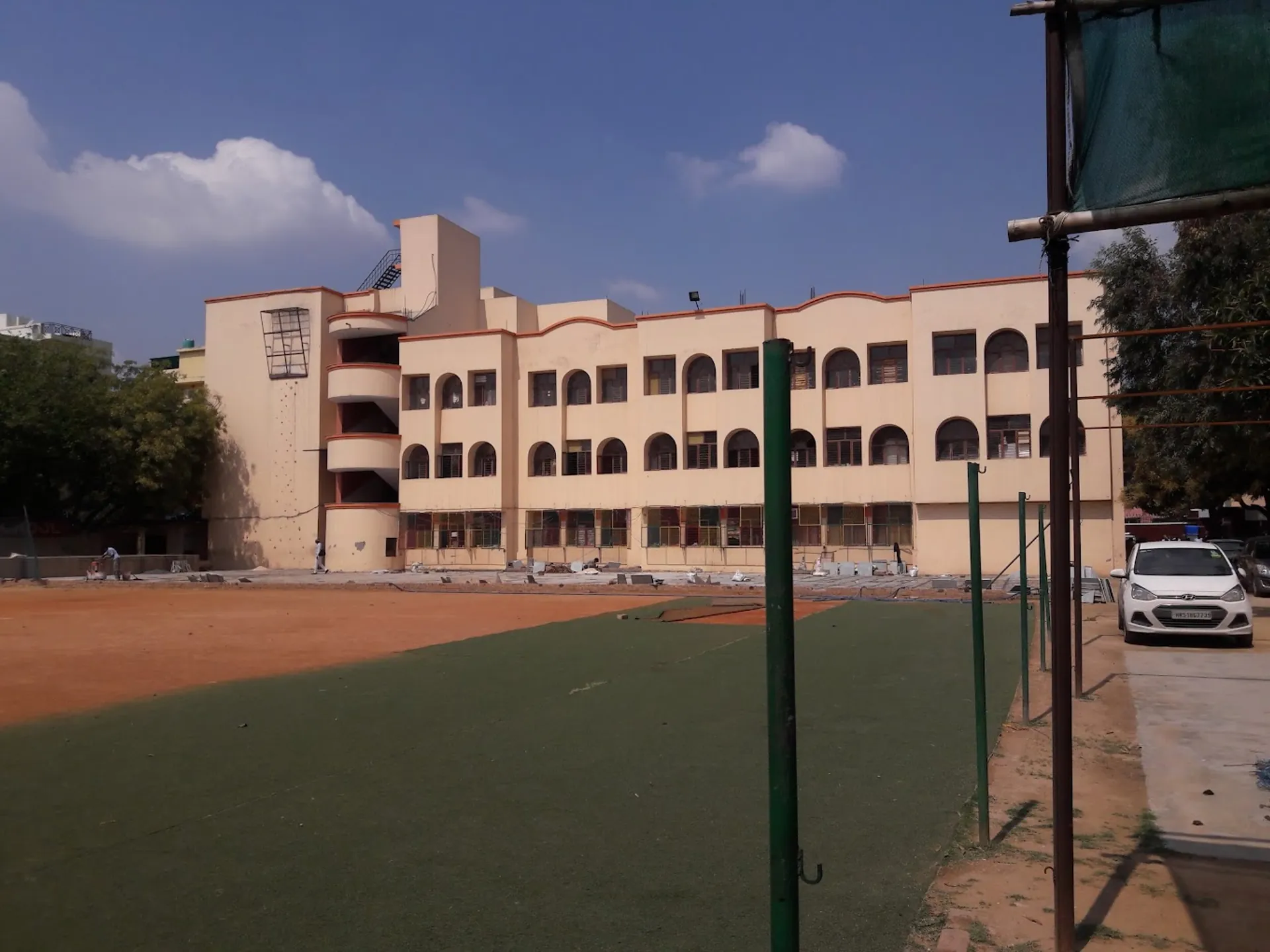 Modern New Delhi Public School campus