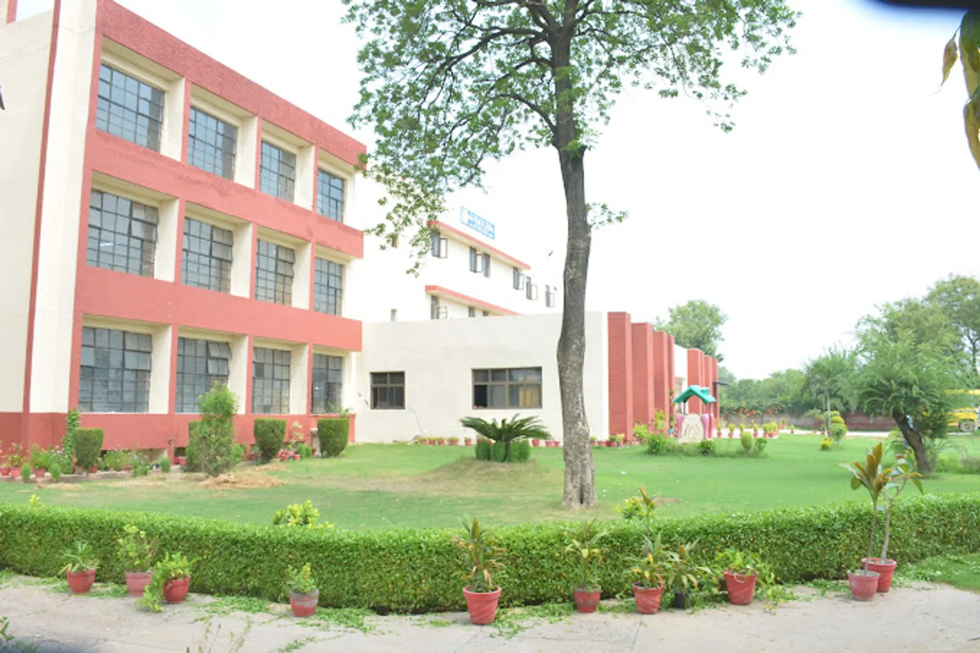 RRJS DAV Public School campus