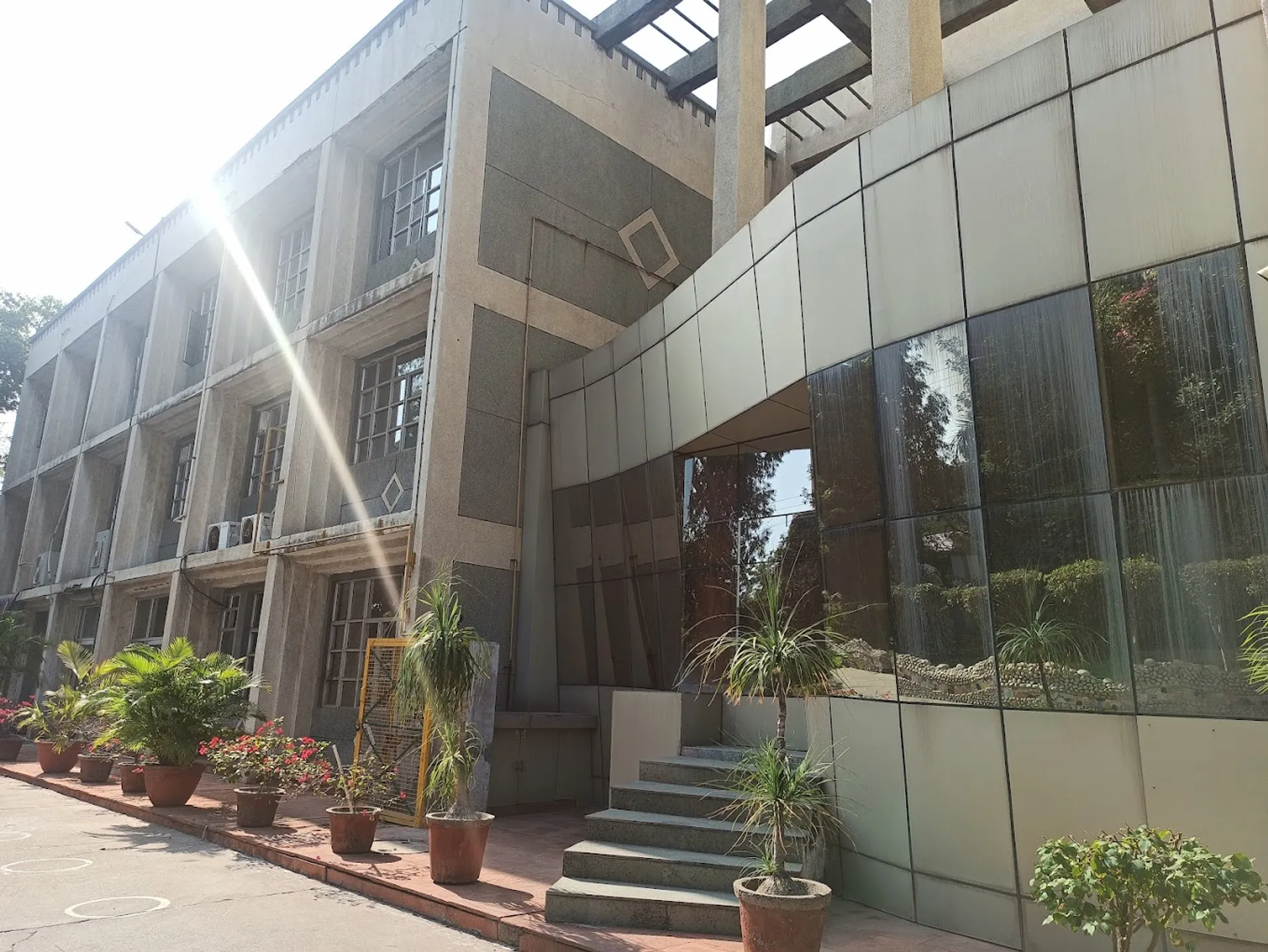 Sarla Chopra D.A.V. Public School campus