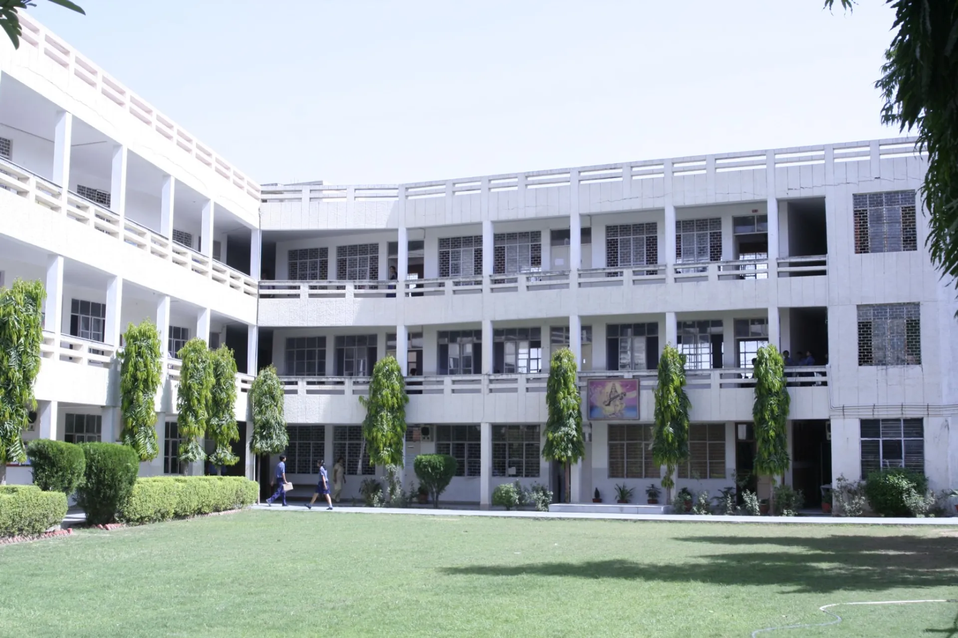 Shanti Gyan Niketan Senior Secondary Public School campus