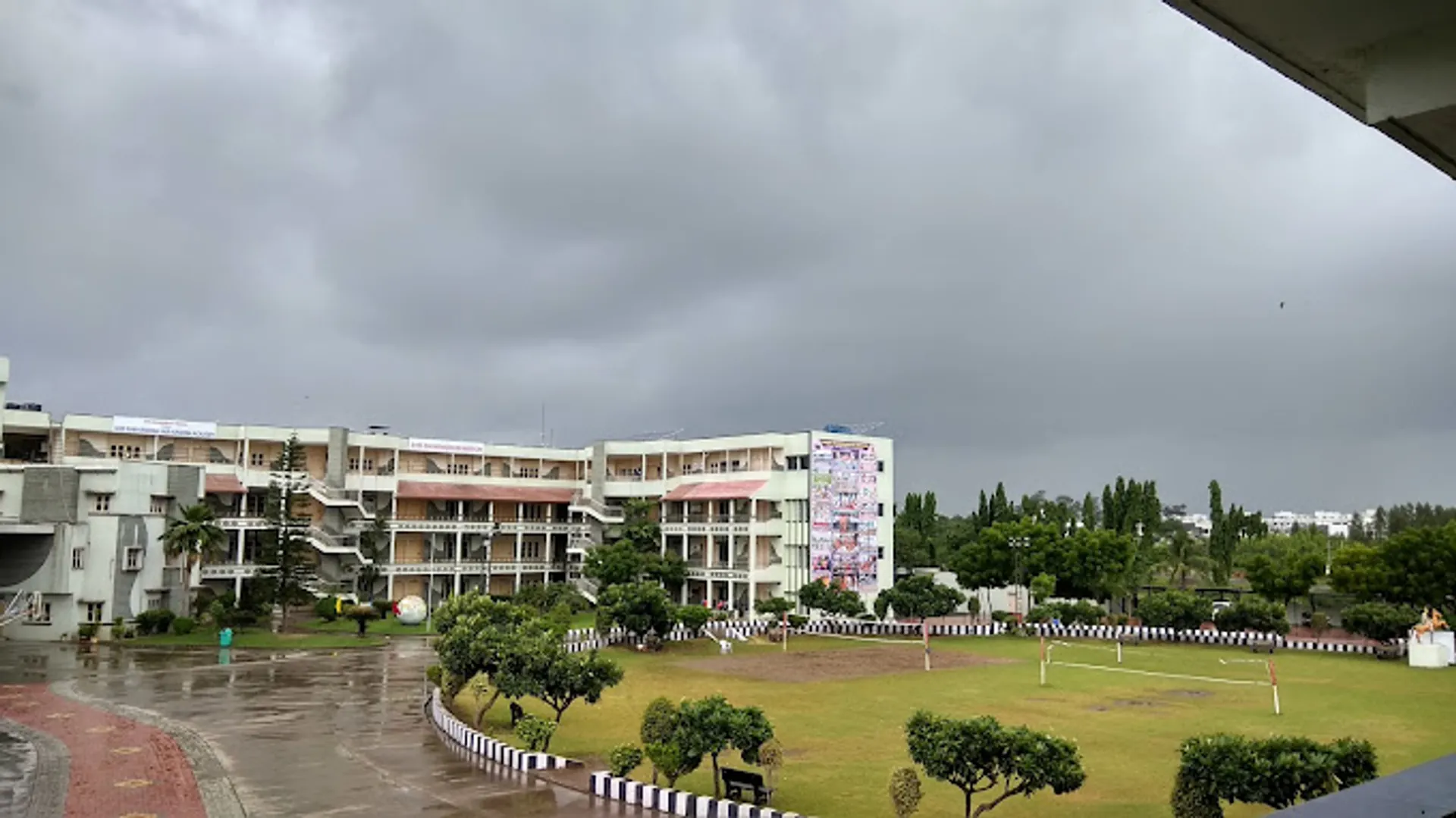 Shri Swaminarayan Mission School
