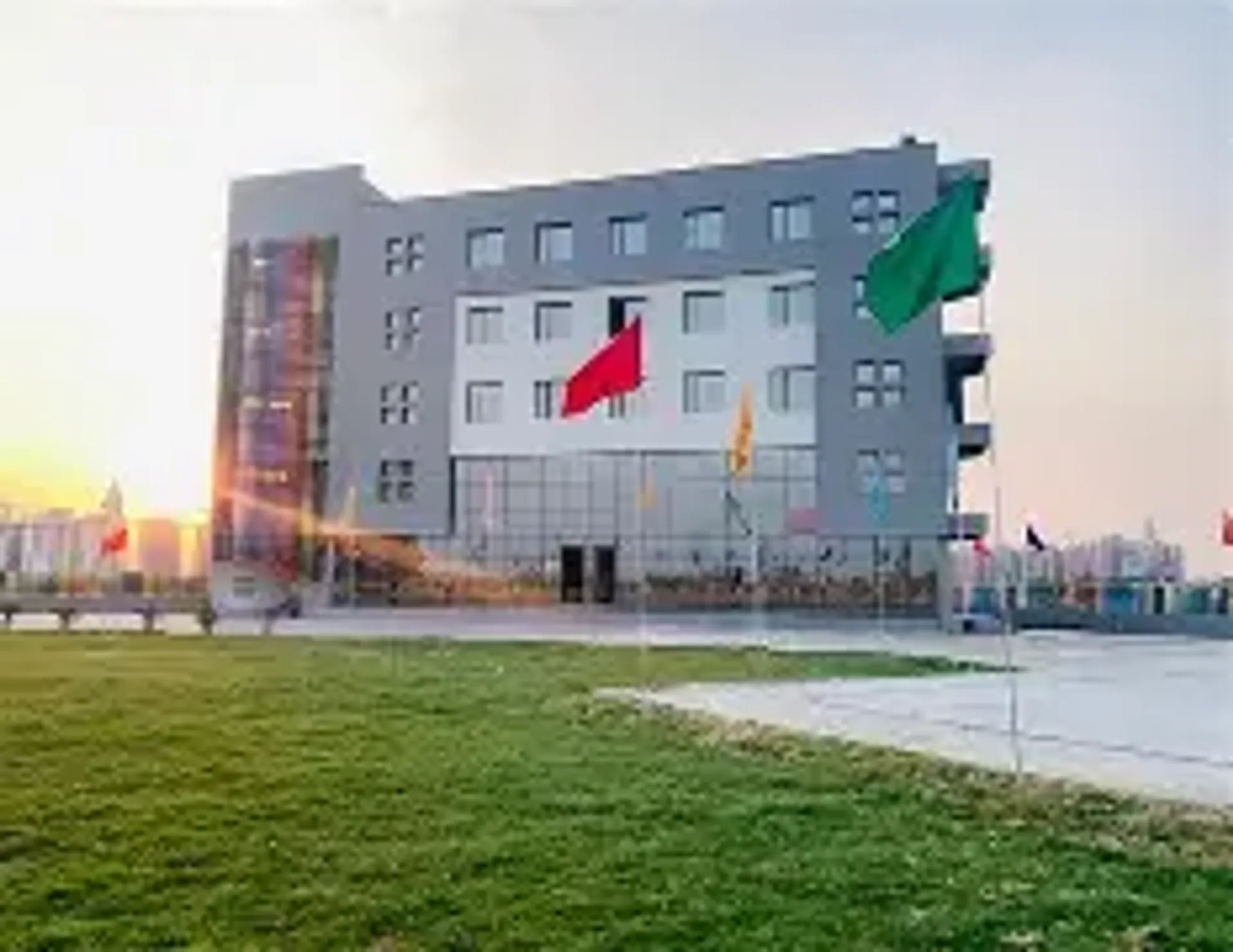 SN International School campus