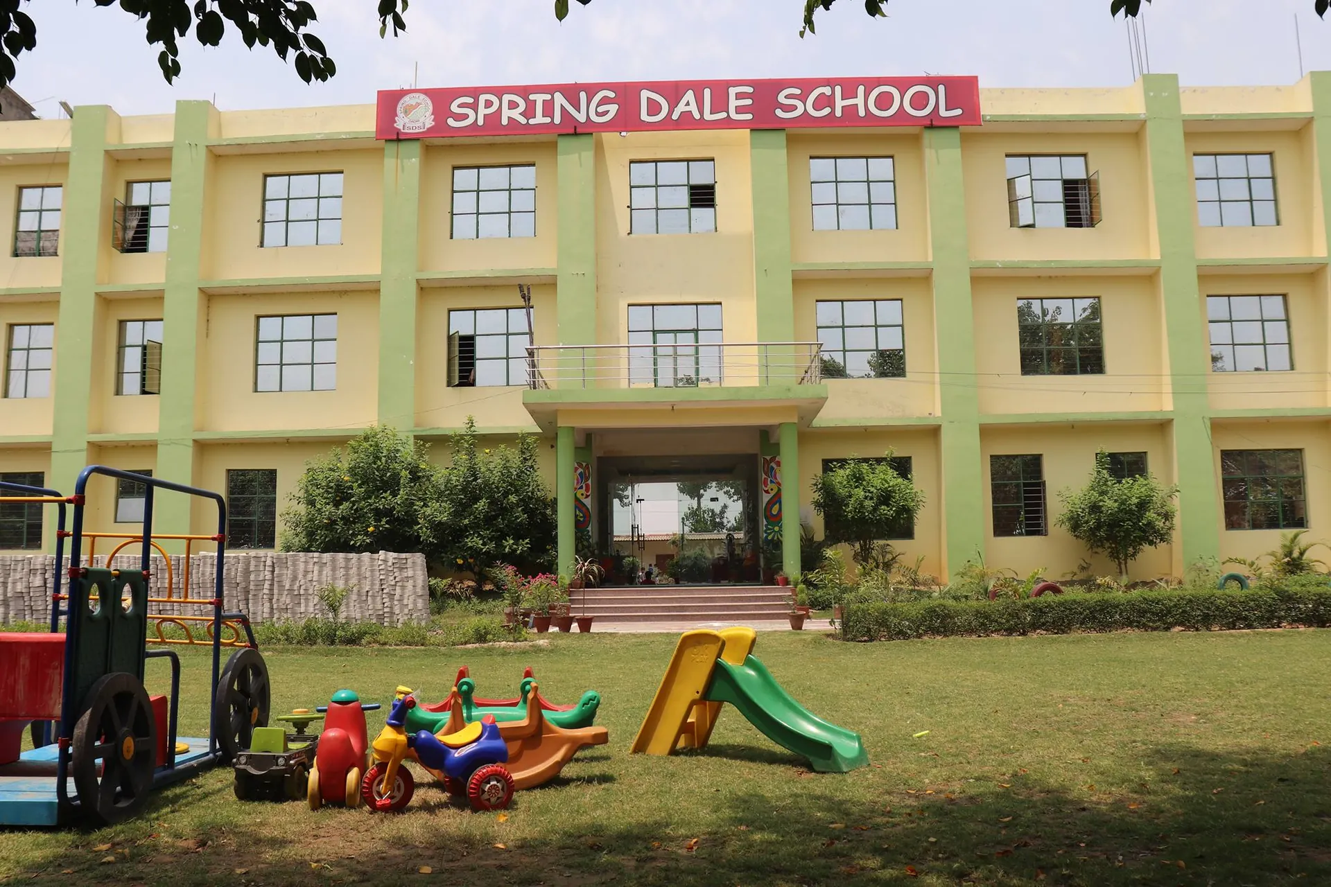 Spring Dale School campus