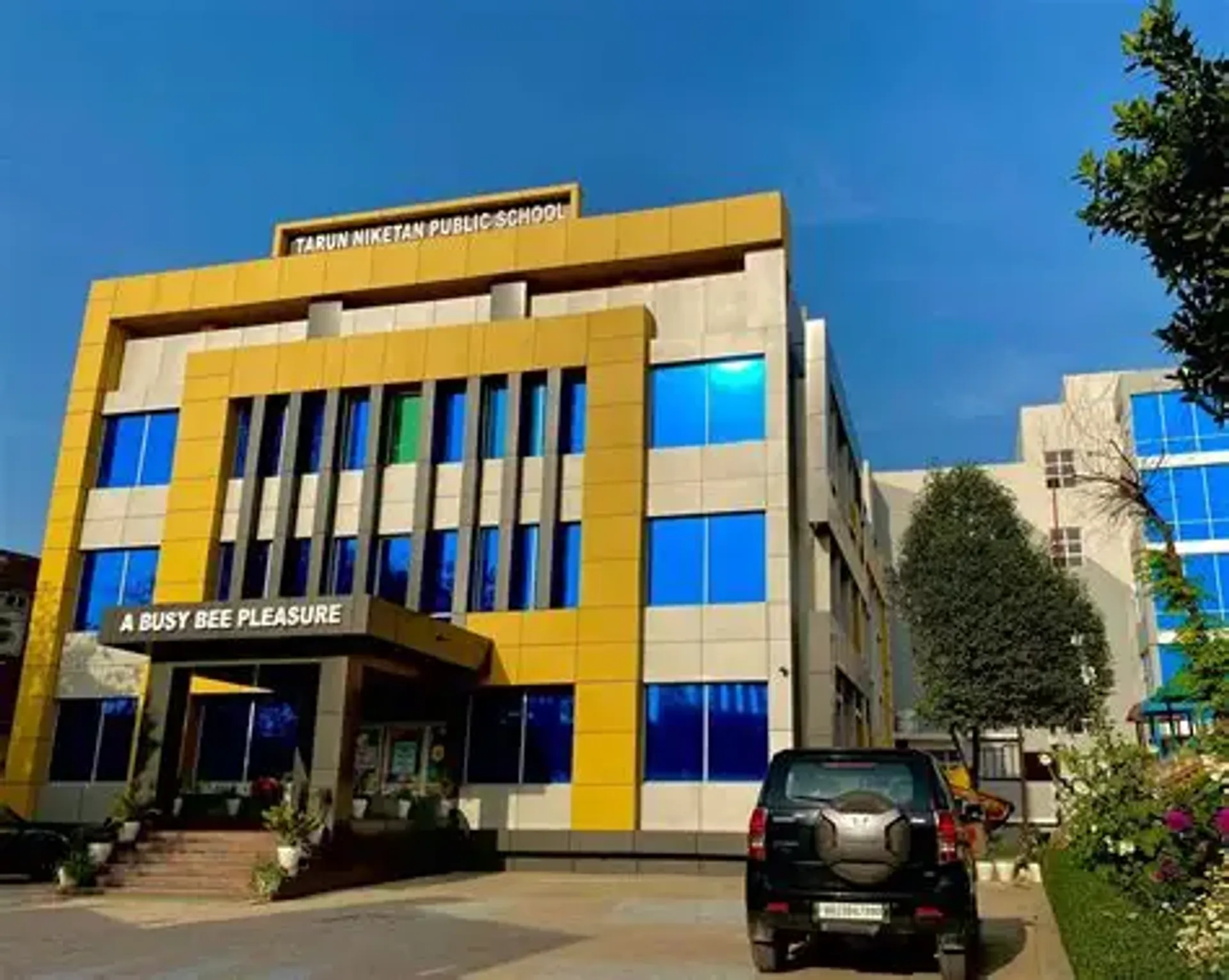Tarun Niketan Public School campus