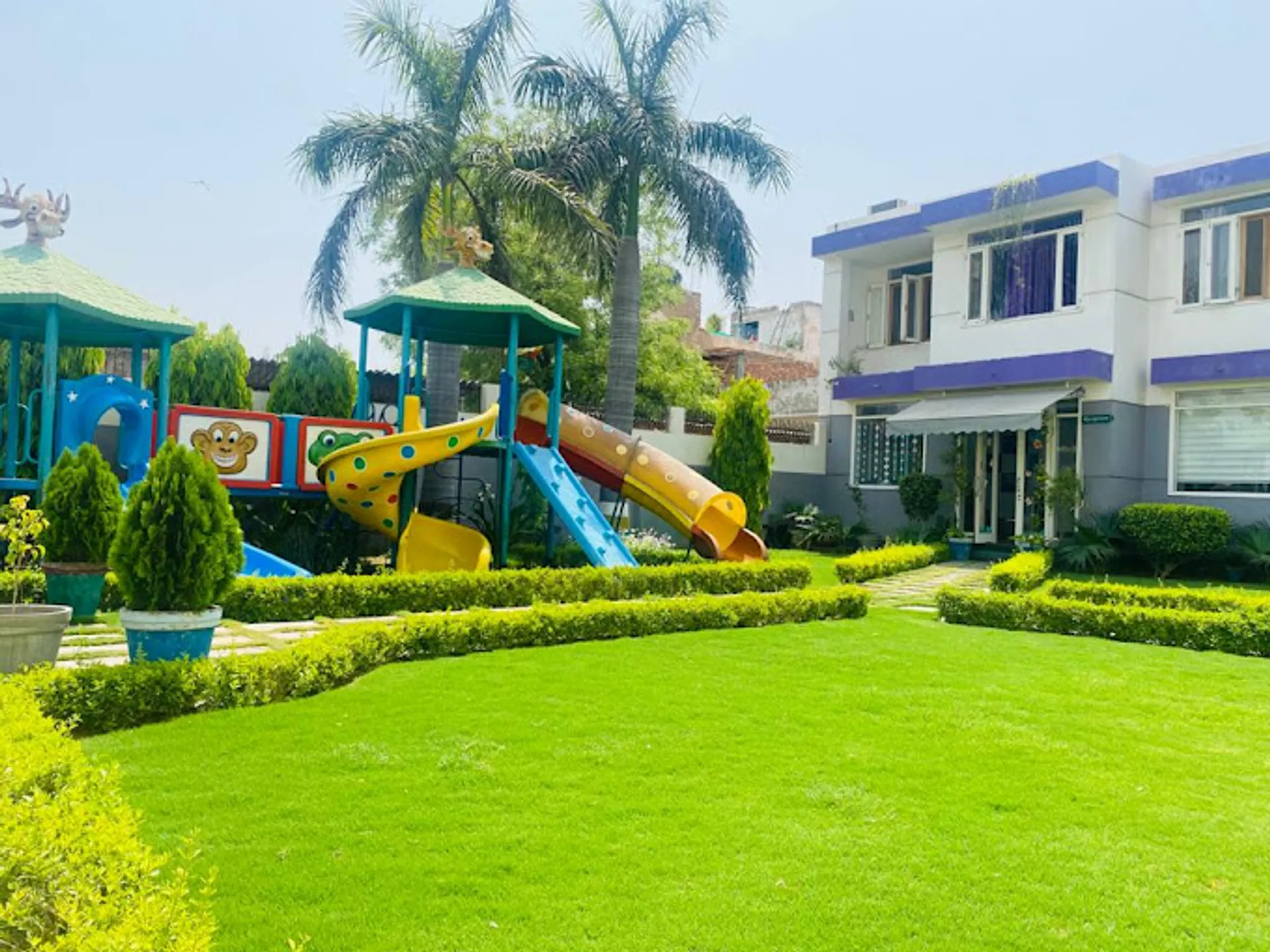 The Li'l Geniuses School campus