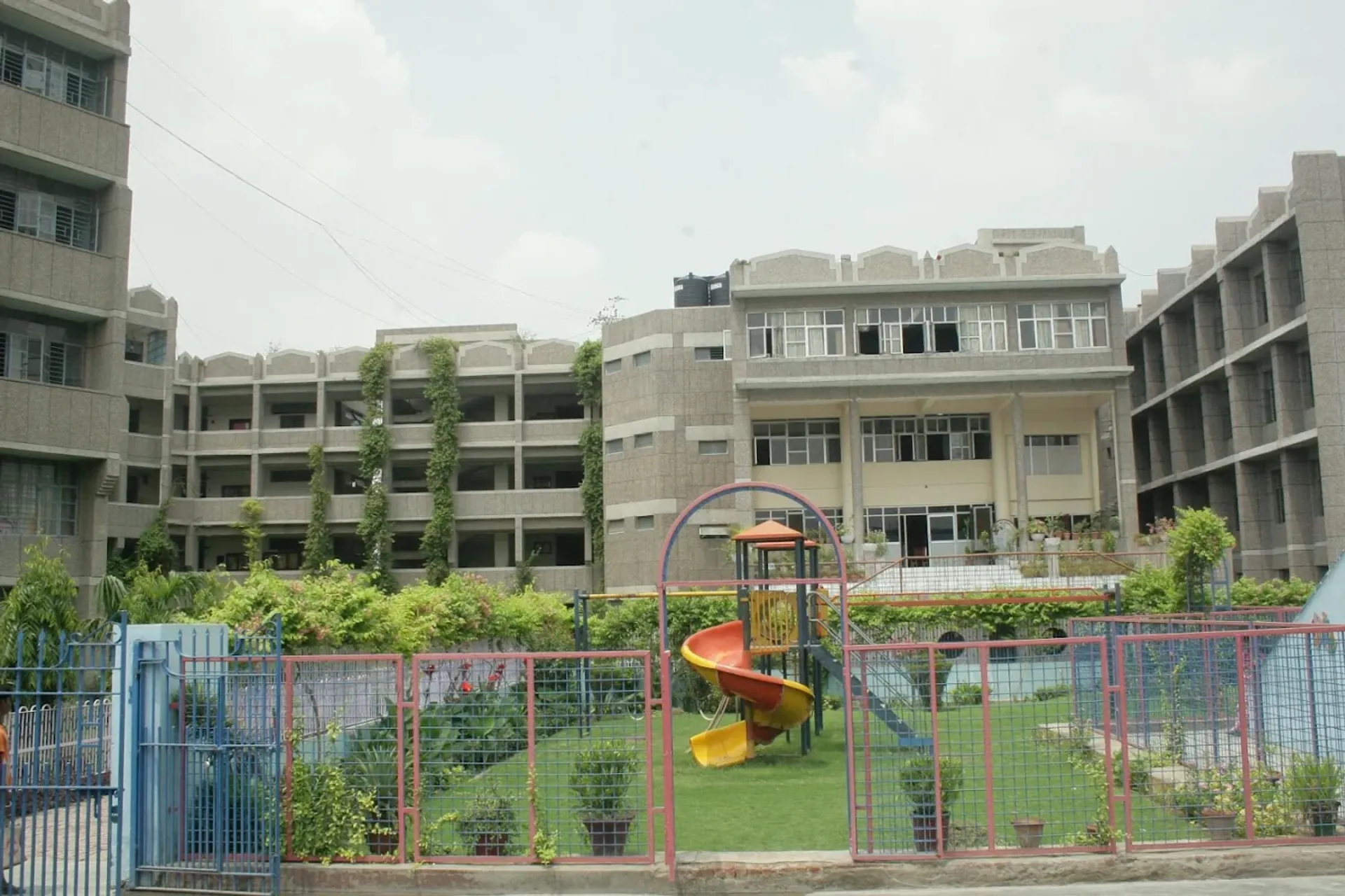 Veda Vyasa DAV Public School campus